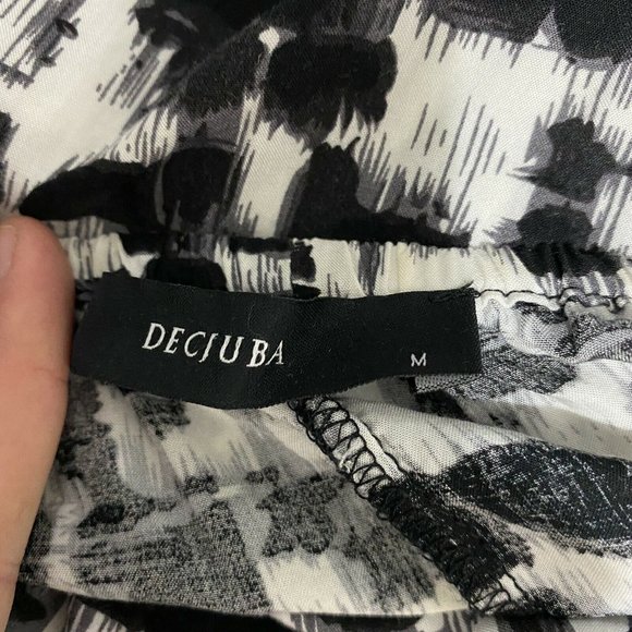 Decjuba Size M Black White Angel Sleeve Blouse - Picture 3 of 6